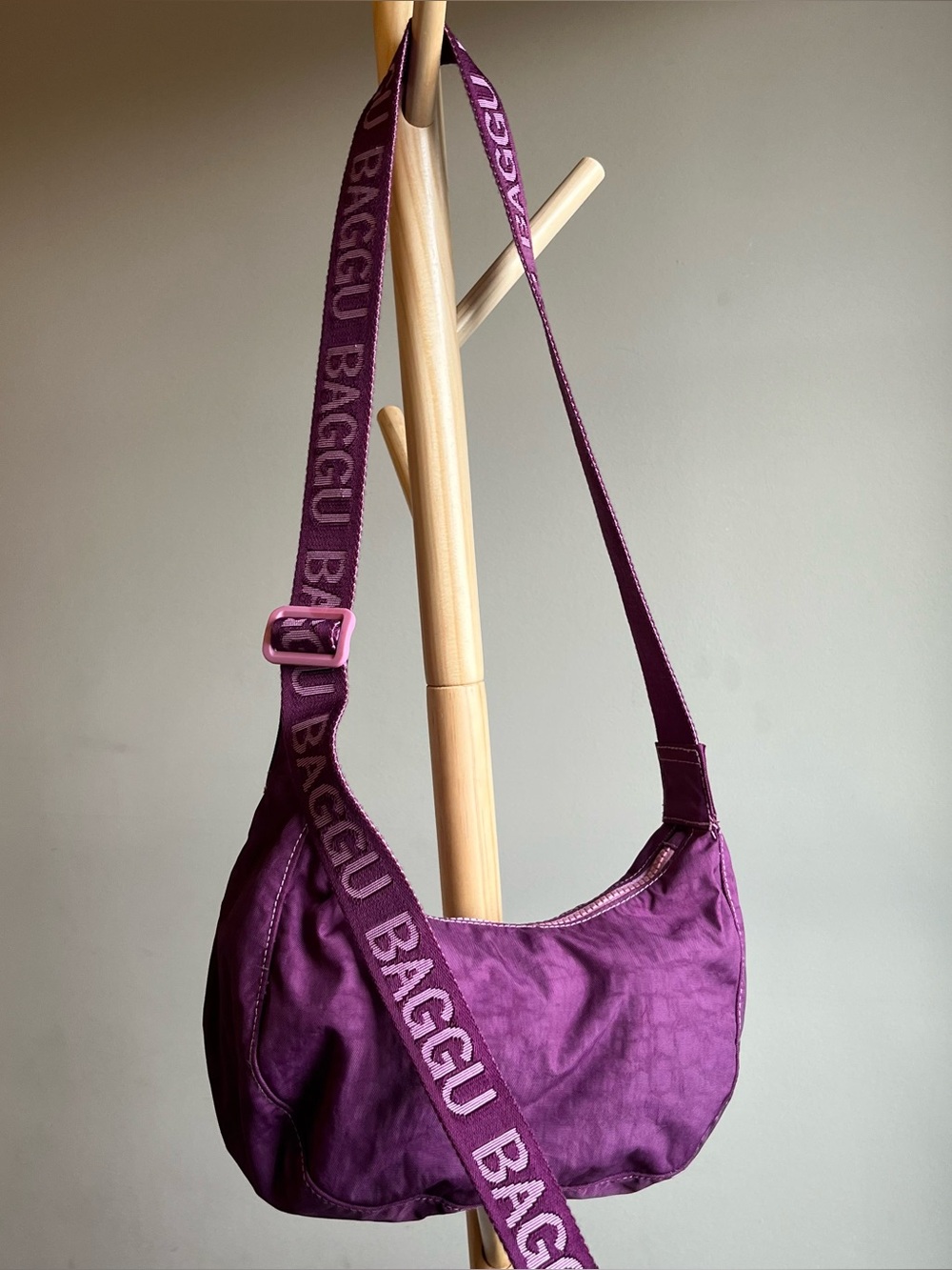 BAGGU Plum Small Crescent Bag
